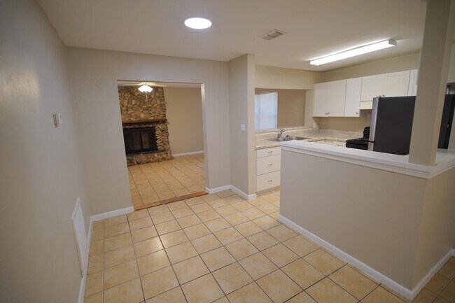 Building Photo - 2808 Southwood Dr