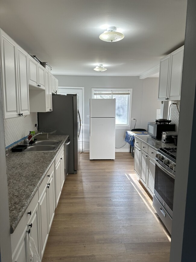 Building Photo - 700 Cumberland St