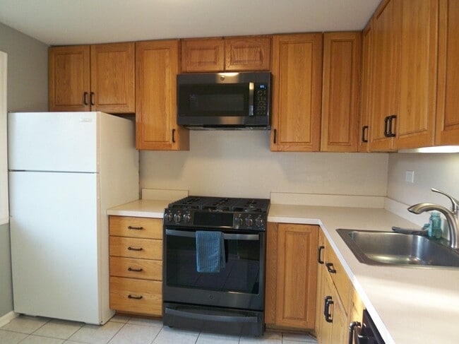 Building Photo - 34 N Salem Dr
