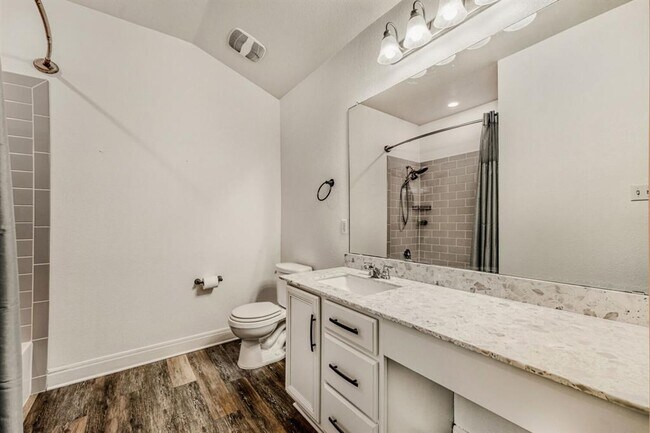 Building Photo - 194 Danish Dr