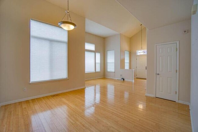 Building Photo - BEAUTIFUL FOUR BEDROOM HOME IN EAST COUNTY