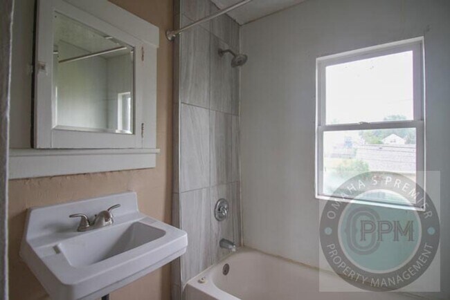 Building Photo - 2114 L St