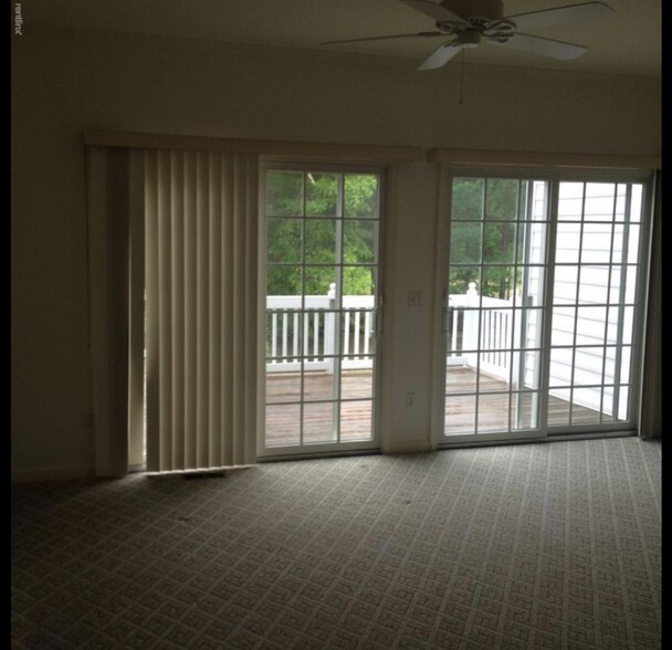 Building Photo - 28503 Pinehurst Cir