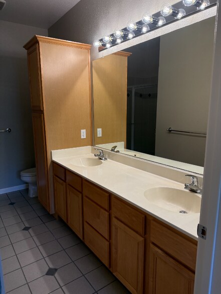 Building Photo - 600 Moraga Rd