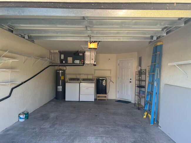 Building Photo - 922 SE 8th St