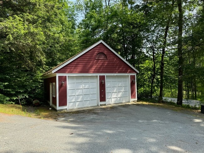 Building Photo - 1490-1494 Beaver Meadow Rd