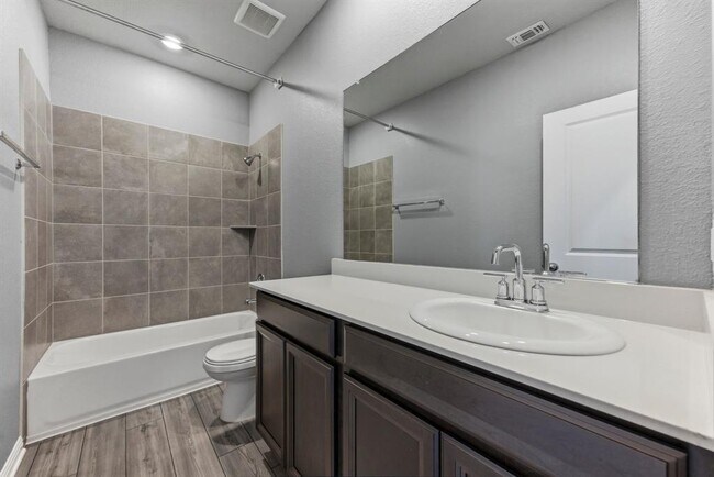 Building Photo - 100 Javans Nest