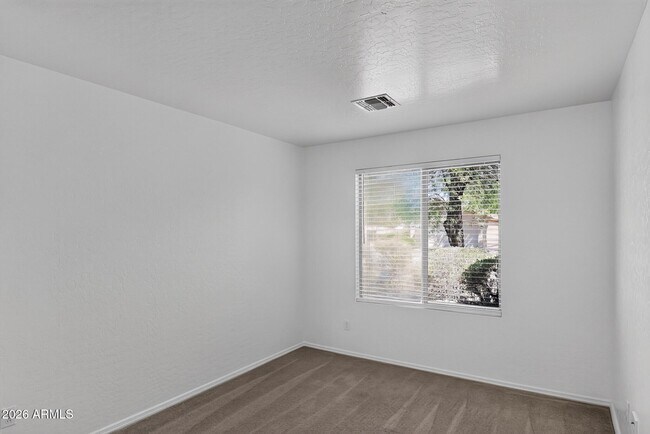 Building Photo - 13737 W Peck Dr