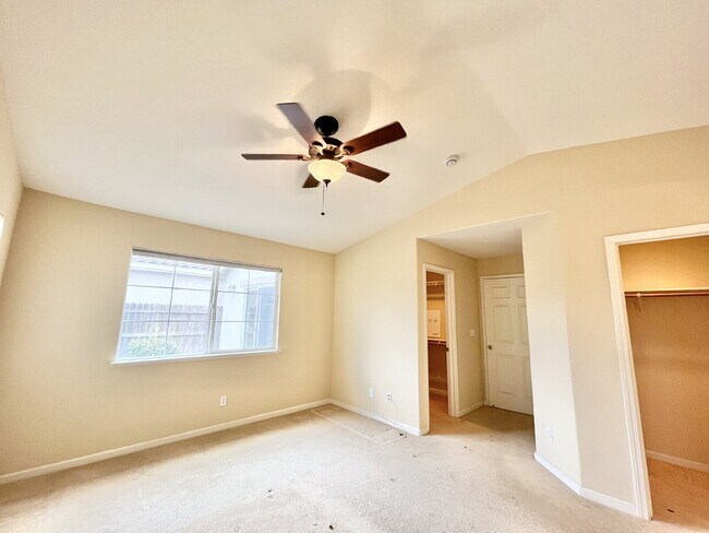 Building Photo - North Merced: $2179 3 Bedroom 2 Bathroom p...