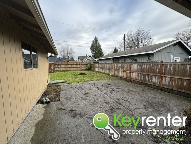 Building Photo - Must-have 3Bed/1Bath Tacoma Home + 50% Off...