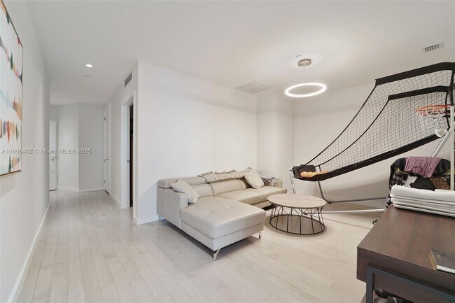 Building Photo - 851 NE 1st Ave