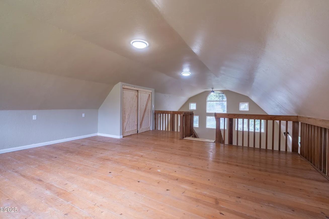 Building Photo - 432 N Yodel Ln