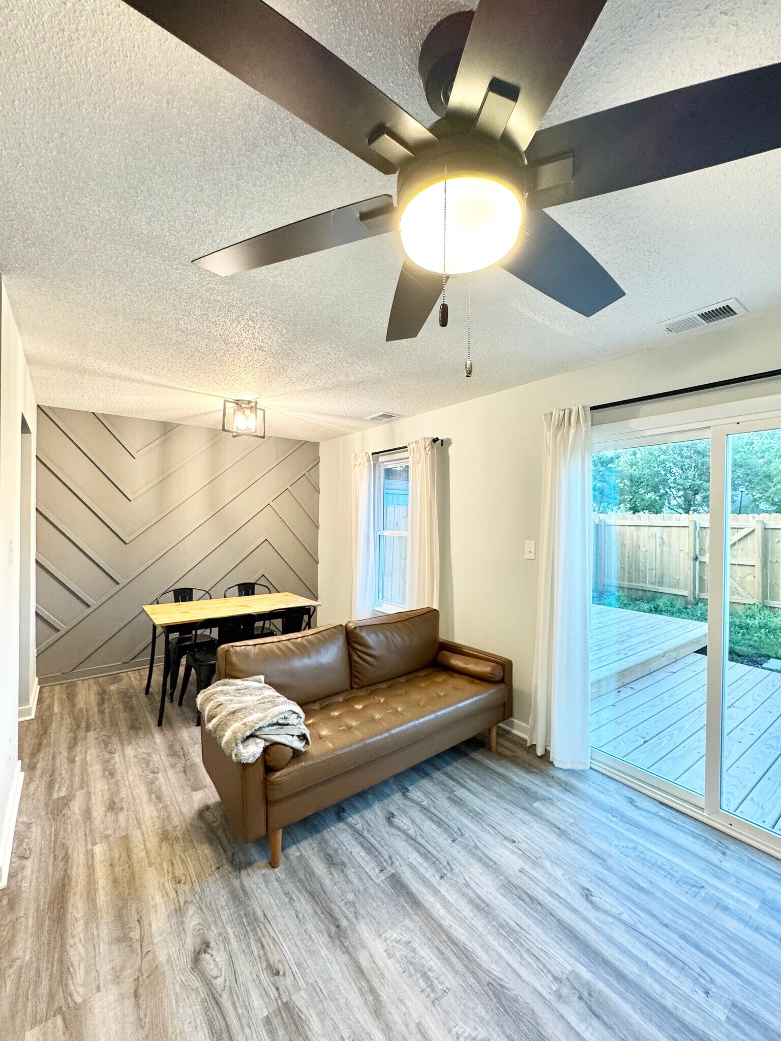 Building Photo - 3675 Sylvan Ln