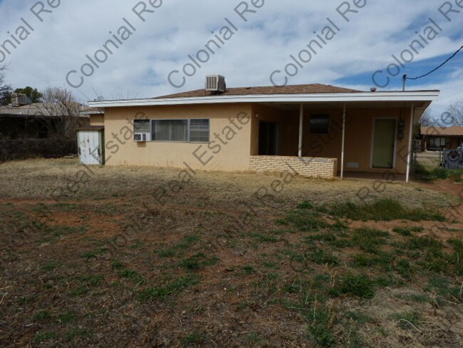 Building Photo - Spacious Home with Natural Light!