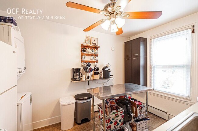 Building Photo - 330 W 3rd Ave