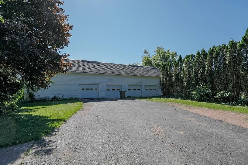 Building Photo - 233055 Schoolhouse Ln