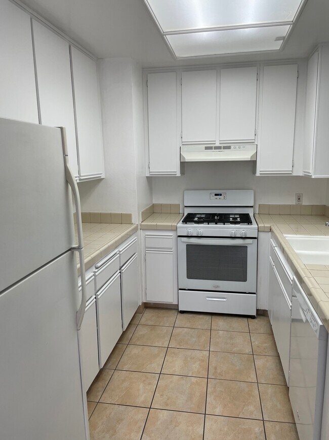 Building Photo - 11247 La Maida St