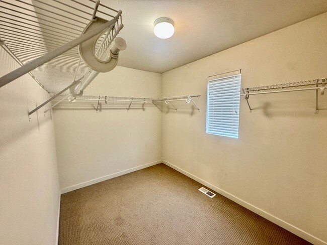 Building Photo - Sammamish Home.....