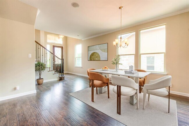 Building Photo - 405 S Meadowlark St