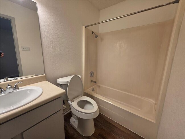 Building Photo - 1735 Horseshoe Cir