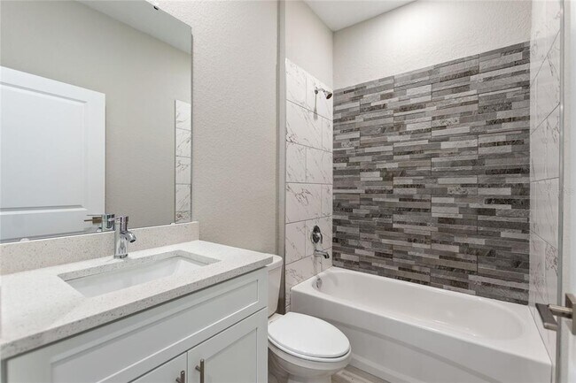 Building Photo - 1057 Sabine Pl