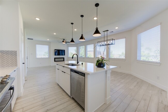 Building Photo - 15111 Colorado Bnd Pk Dr