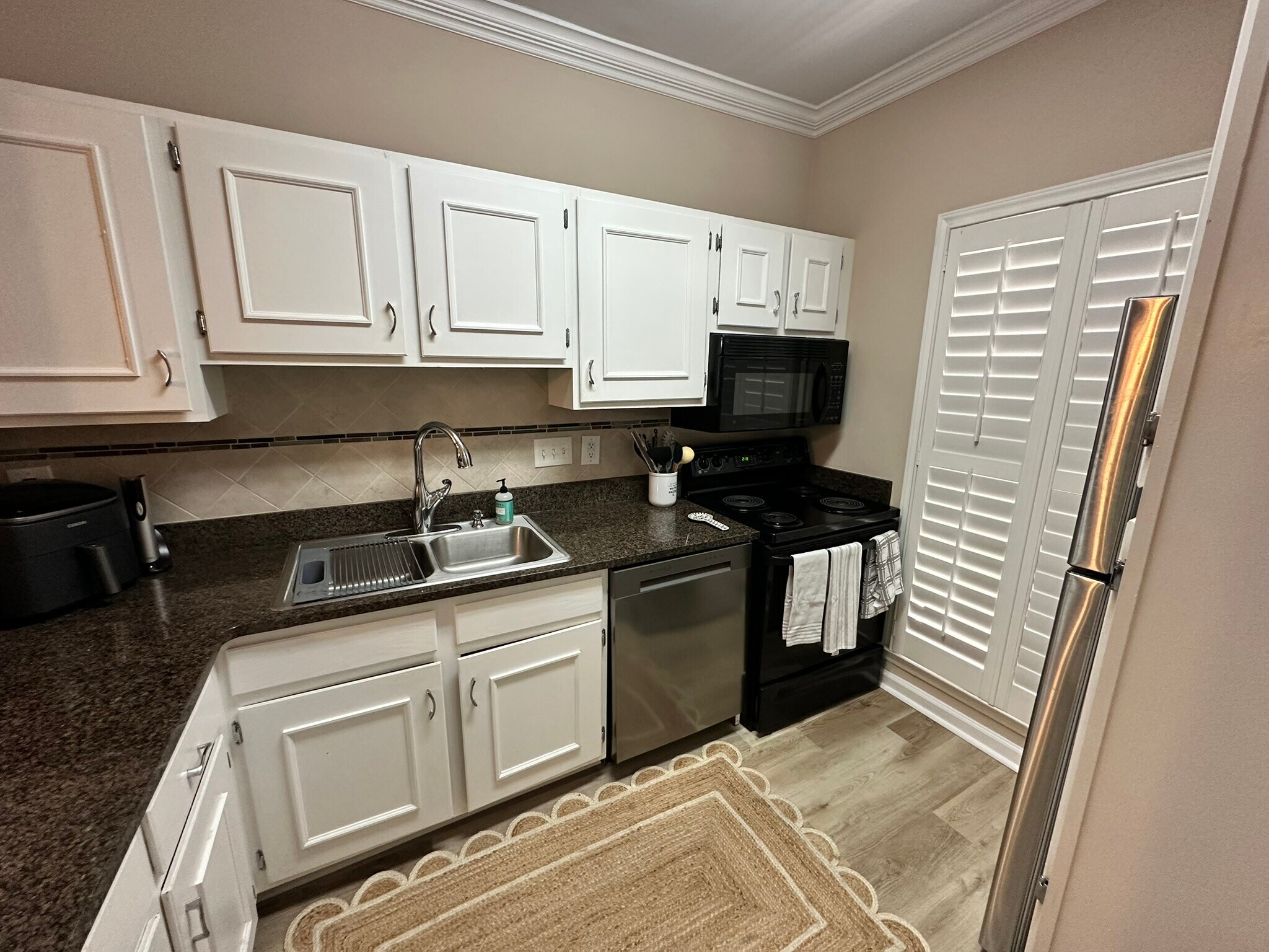 Kitchen - 301 Queens Rd