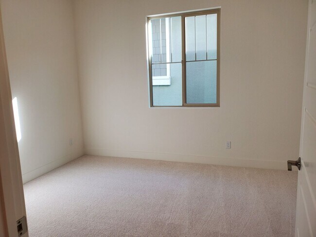 Building Photo - Next Gen Home with main house and guess unit in Spring lake Area