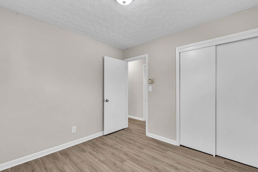 Building Photo - 3134 Medina Ave