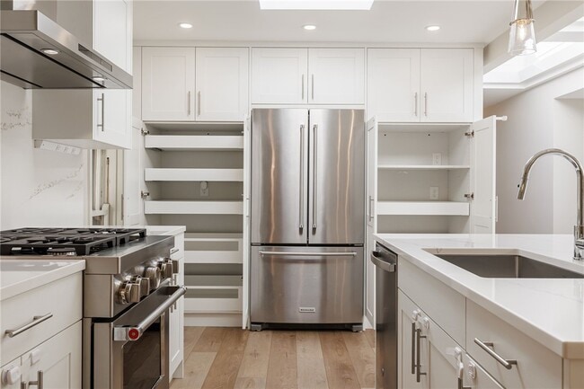 Building Photo - 1397 East Ave