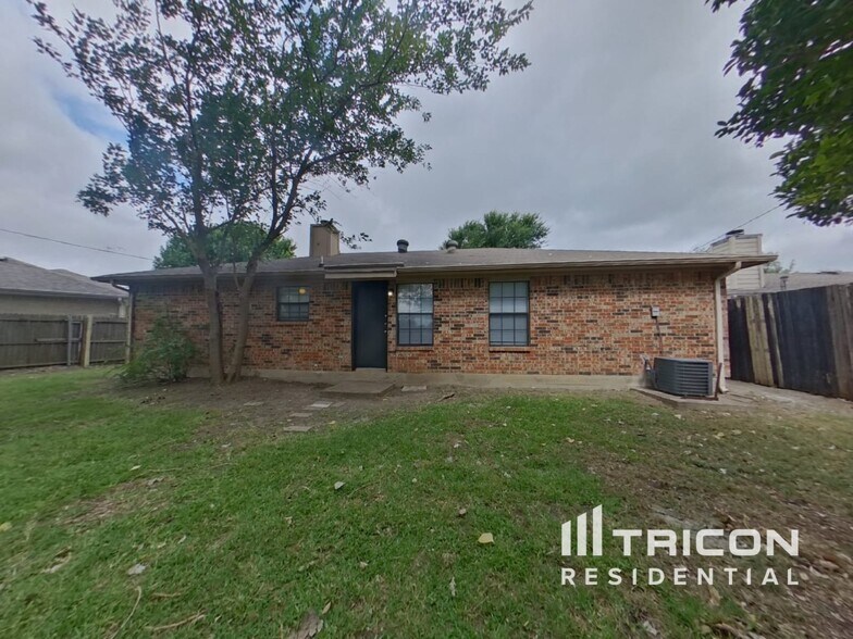 Building Photo - 7828 Texridge Dr