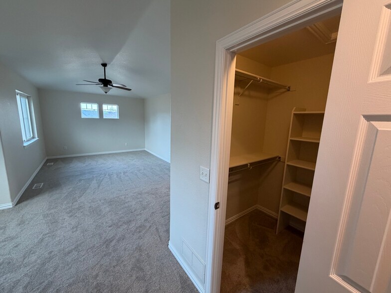 Building Photo - 2788 S Killarney Way