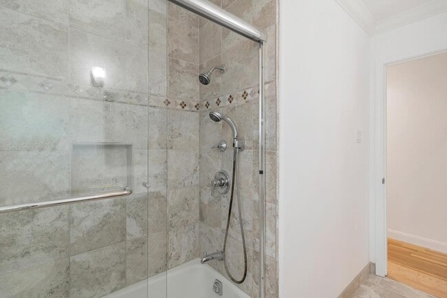 Building Photo - 123 Dunsmuir Way