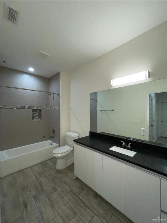 Building Photo - 11 Valeria St