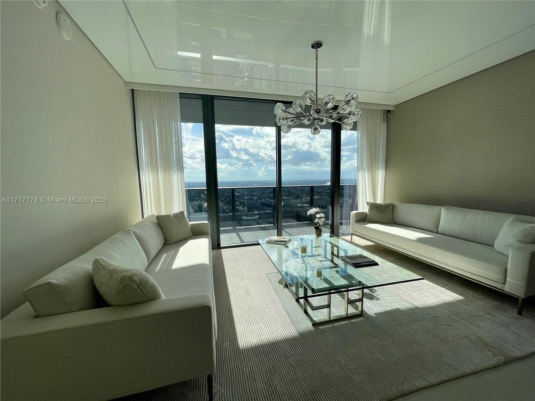 Building Photo - 1000 Brickell Plaza