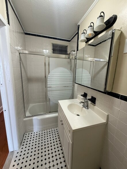 Bathroom - 6313 Eliot Ave