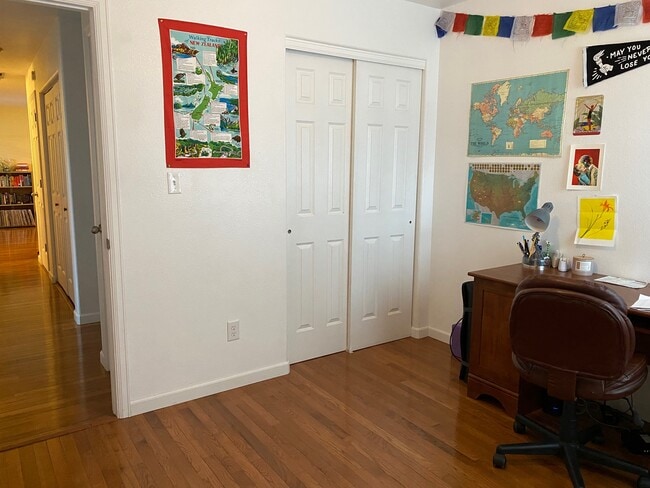 Building Photo - 883 Vineyard Ave
