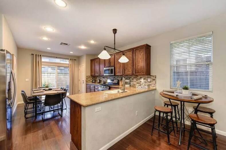 Building Photo - 205 Dragonfly Cir