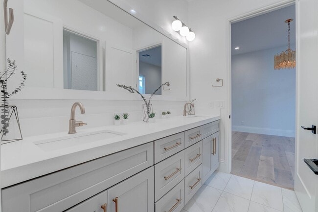 Building Photo - 756 Bruce Moorland St