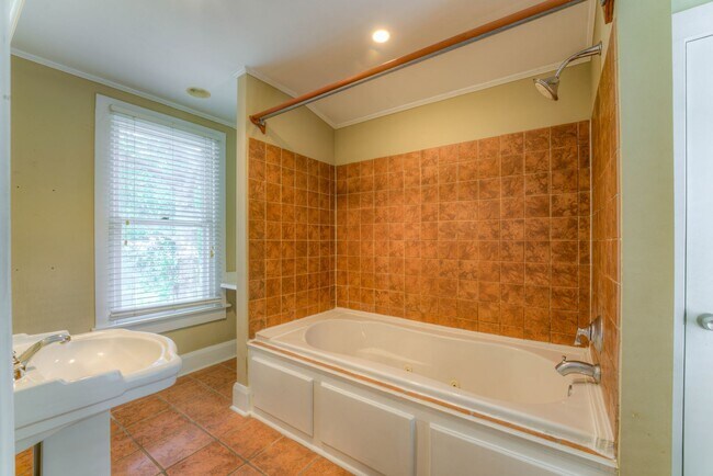 Building Photo - JULY MOVE IN SPECIAL - 1/2 OFF FIRST MONTH...