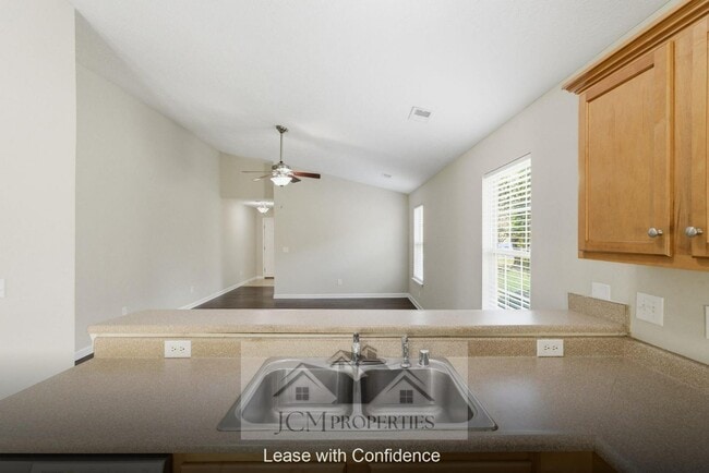 Building Photo - 2001 Polk Ln