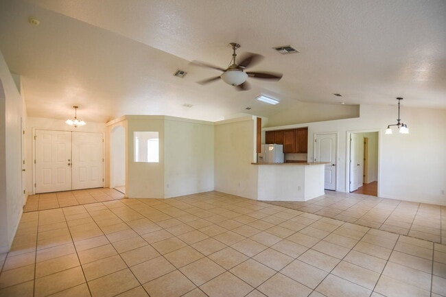 Building Photo - 10438 Vista Pines Loop