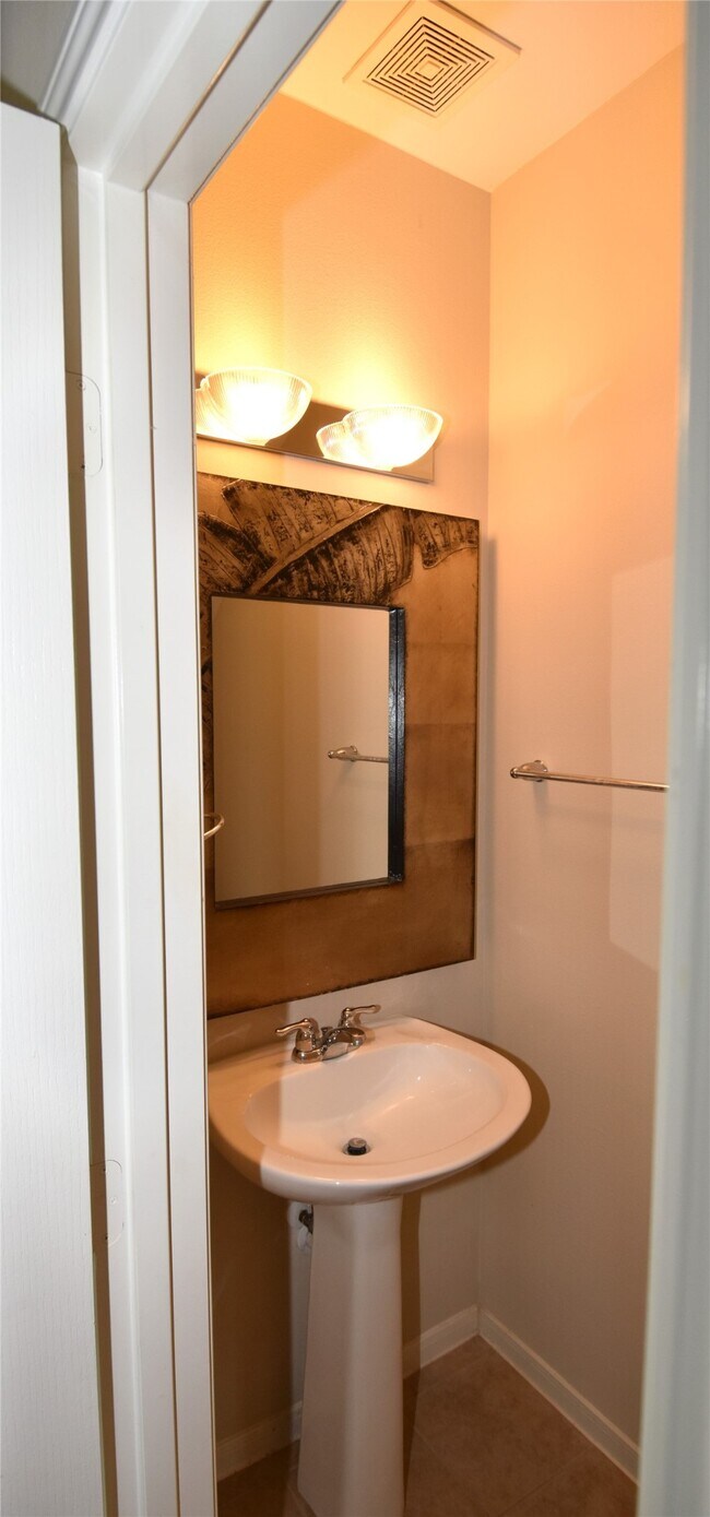 Building Photo - 19439 Suffolk Hollow Ln