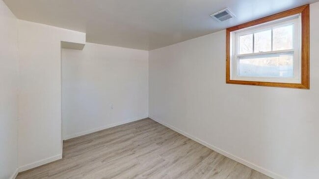 Building Photo - 411 W Bowen Ave