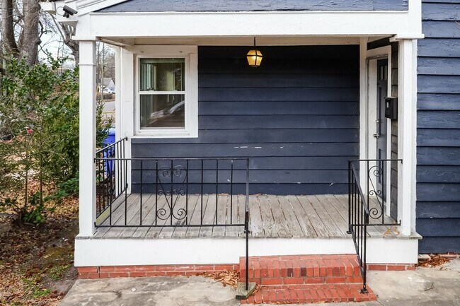 Building Photo - Gorgeous Move-In Ready Home