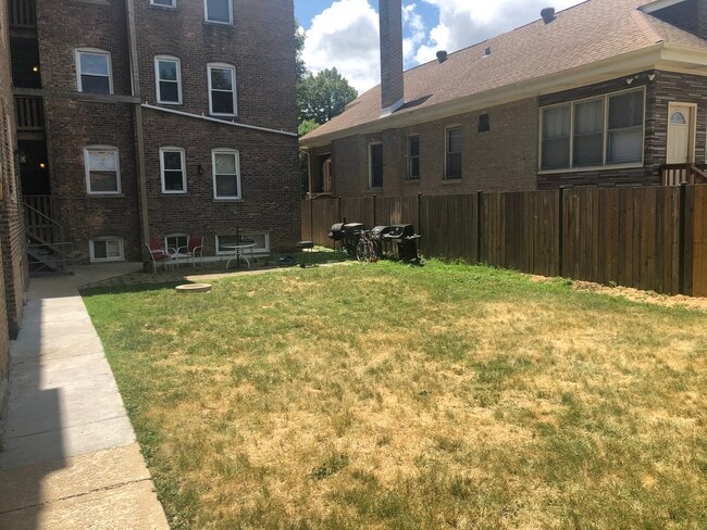 Building Photo - 2750 N Kostner Ave