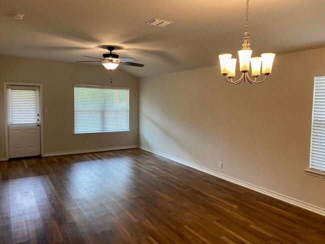 Building Photo - Fantastic Amenities ~ 4/2 Single Story w/ Refrigerator/Washer/Dryer Included ~