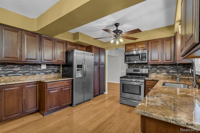 Building Photo - 17471 Evans St