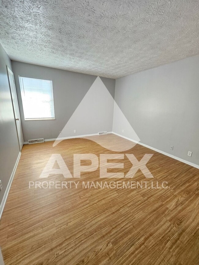 Building Photo - Convenient 2 Bd-1.5 Townhouse in WEST KNOX...