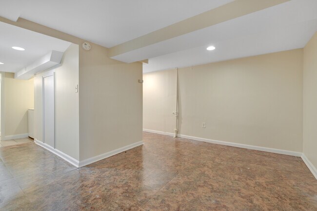 Building Photo - 618 Columbia Rd NW